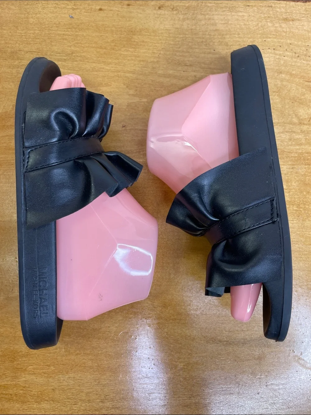 MICHAEL Michael Kors Black Ruffle Slide Sandals. Size 7